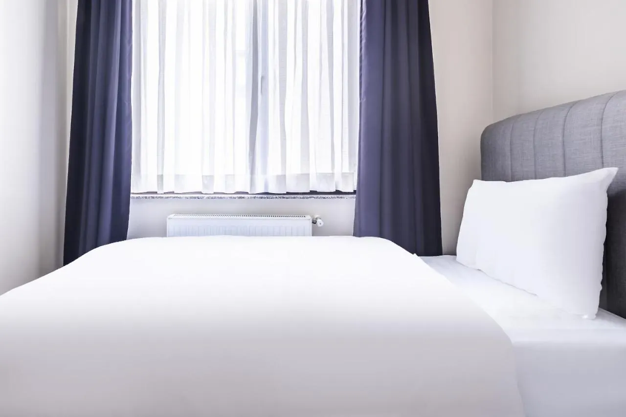 Flat In Maltepe With Balcony Near Shopping Malls İstanbul Daire